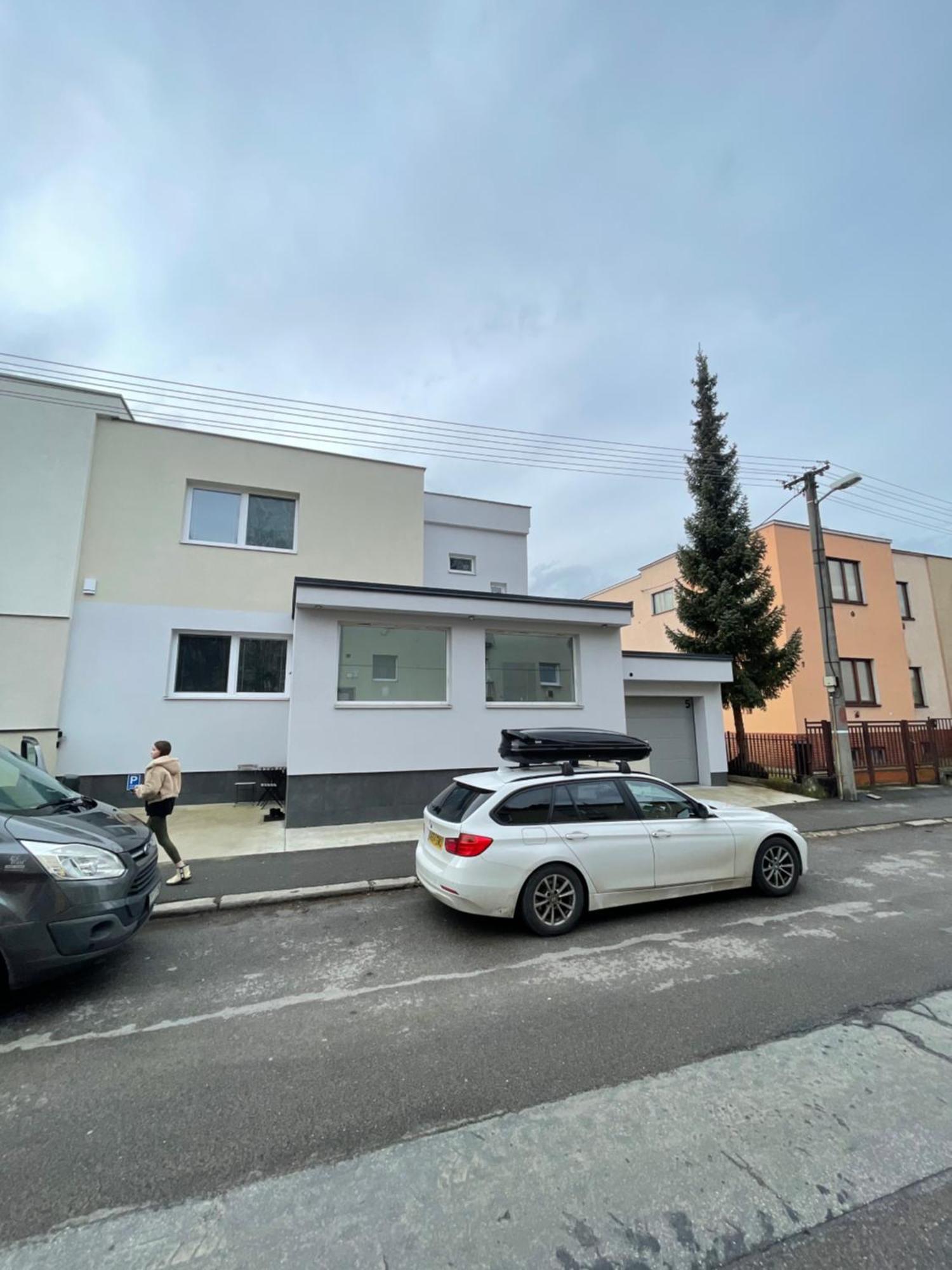 Komfortne Byvanie S Garazou - Parkovanim Žilina Eksteriør bilde